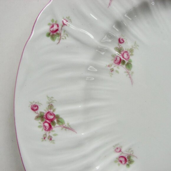 Shelley Bridal Rose Dinner Plate 10 7/8" Oleander Shape China Floral Rose Buds - Picture 4 of 7